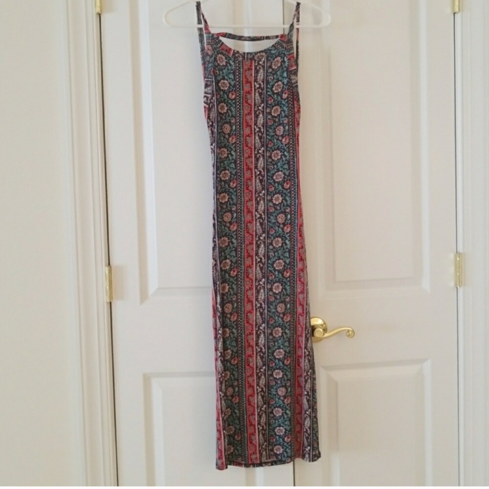 Lulu’s Backless KISS THE SKY Dress - Picture 5 of 5